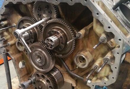 Overhaul de 2x motores diésel marinos DEUTZ TBD620V12